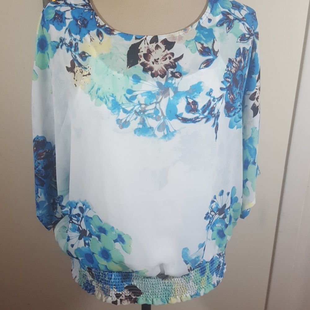 NUE OPTIONS FLORAL PATTERN TOP!💥